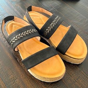 Secret Celebrity Black Suede-like Sandals | 8.5